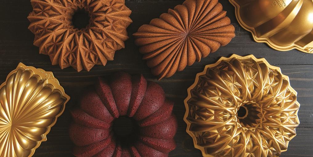 Medová bábovka s opilými višněmi